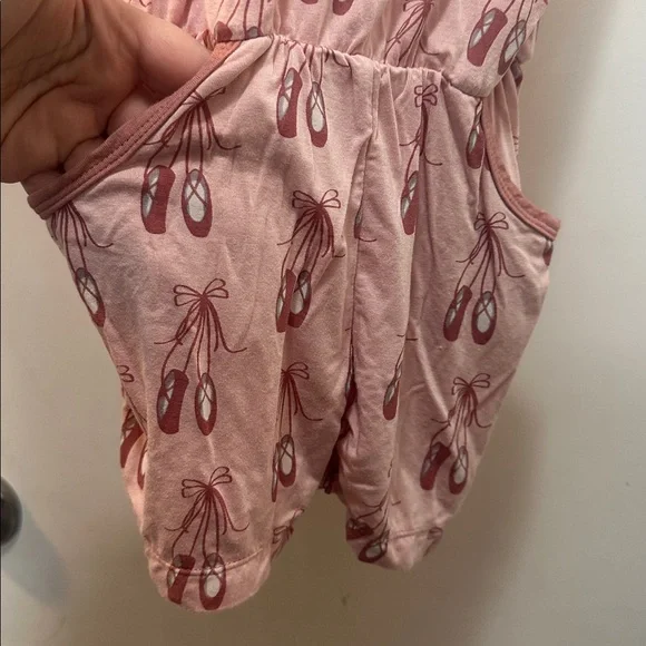 Pink Ruffled Ballet 🩰 Slipper Print Kids One Piece Romper With Pockets Size 5/6